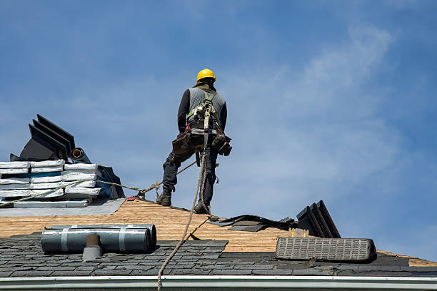 Professional Roofing technician working in Dairy, OR